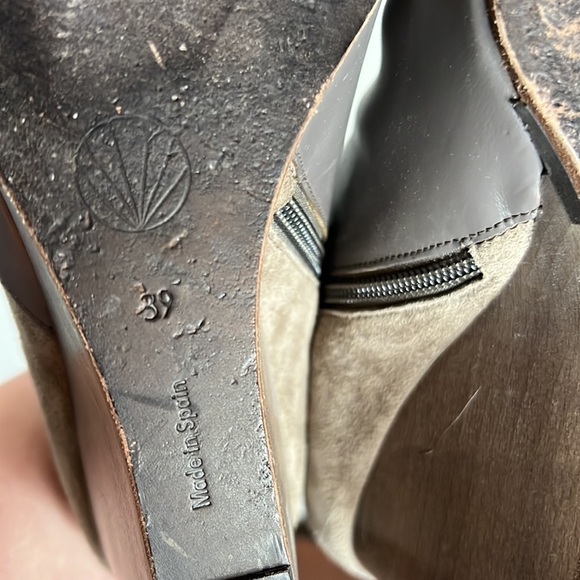 Coclico Elurra Suede Wedge Bootie In Taupe Size 8.5 - Picture 8 of 13